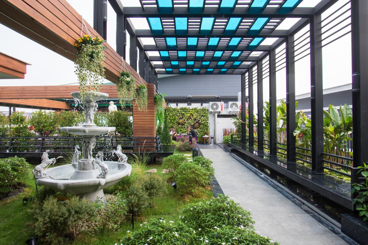 B-Your Home Hotel Don Mueang Airport Бангкок Экстерьер фото Rooftop garden