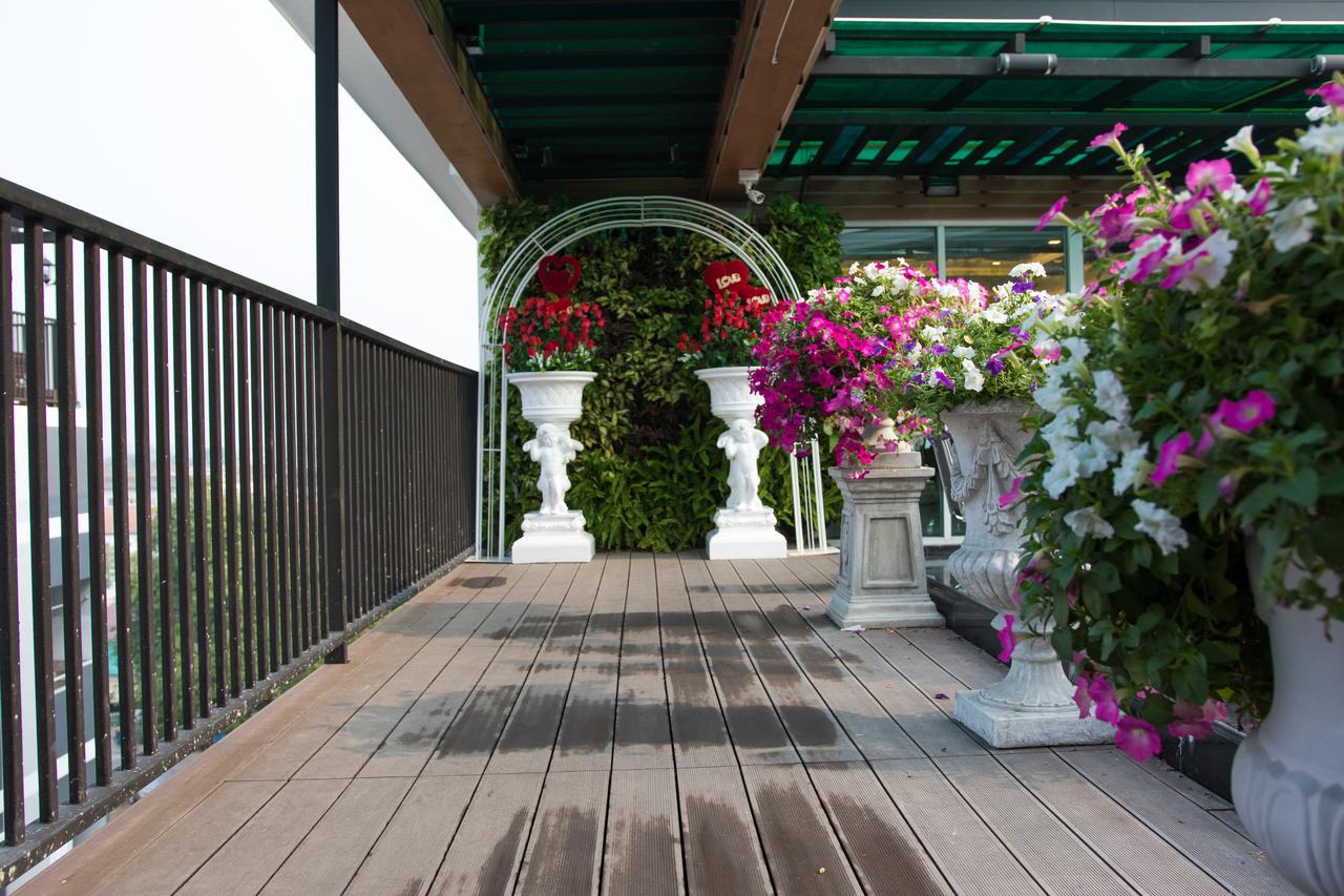 B-Your Home Hotel Don Mueang Airport Бангкок Экстерьер фото A balcony