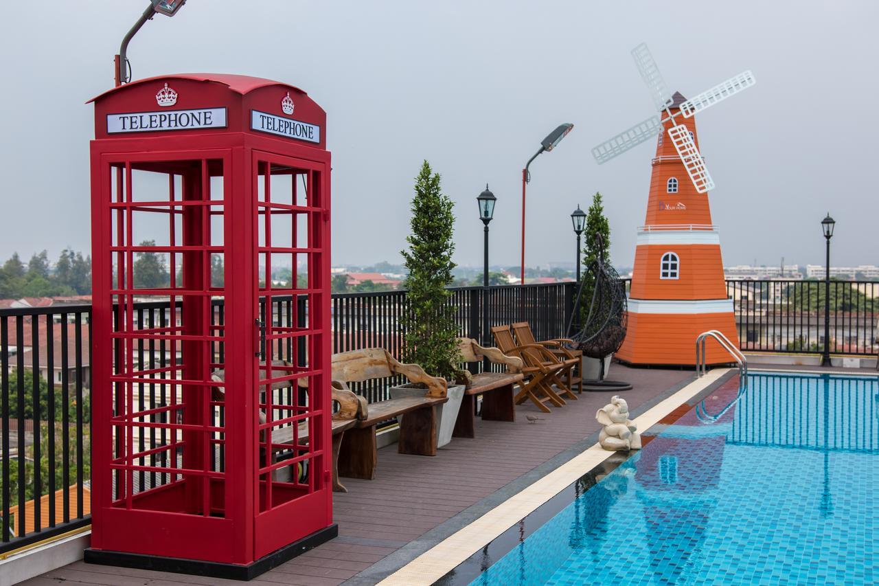 B-Your Home Hotel Don Mueang Airport Бангкок Экстерьер фото The rooftop pool at the hotel