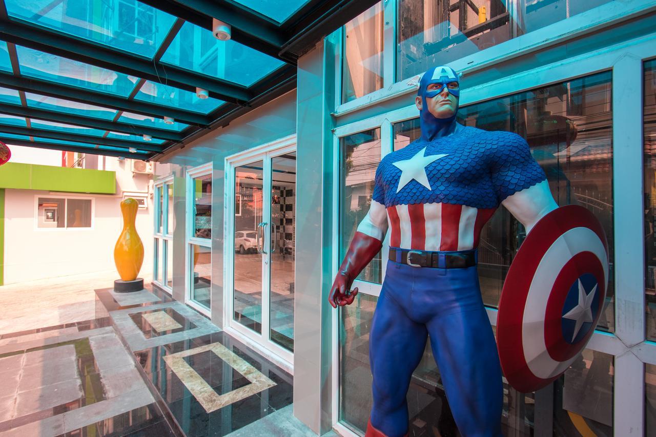B-Your Home Hotel Don Mueang Airport Бангкок Экстерьер фото Captain America