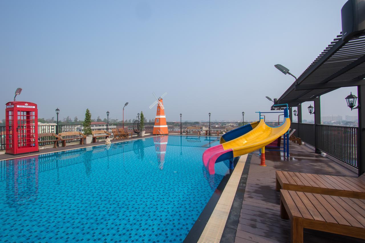 B-Your Home Hotel Don Mueang Airport Бангкок Экстерьер фото Swimming pool at the rooftop