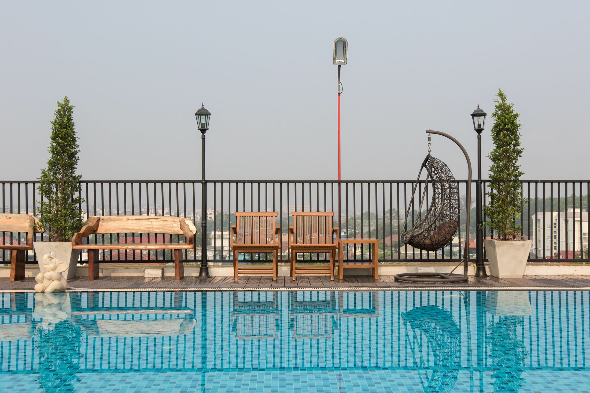 B-Your Home Hotel Don Mueang Airport Бангкок Экстерьер фото Rooftop pool