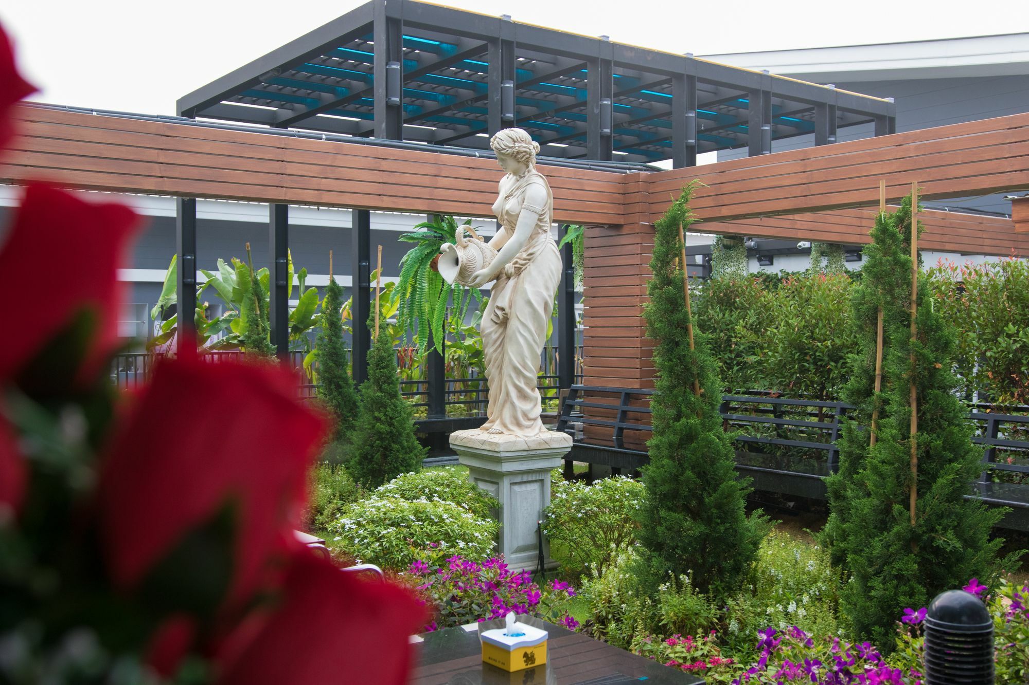 B-Your Home Hotel Don Mueang Airport Бангкок Экстерьер фото The rooftop garden