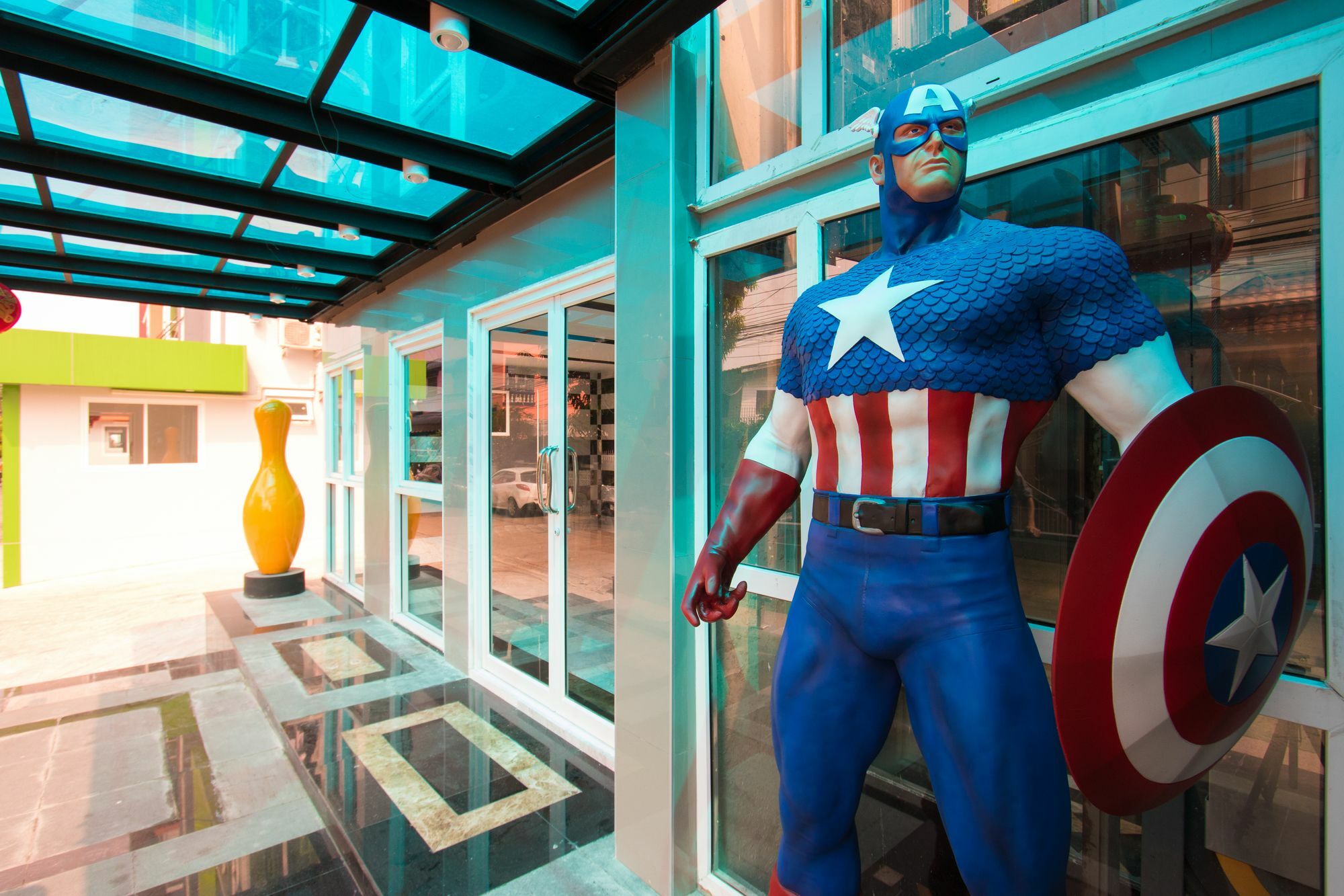 B-Your Home Hotel Don Mueang Airport Бангкок Экстерьер фото Captain America